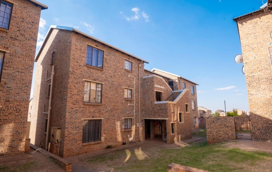 2 Bedroom Property for Sale in Chloorkop Gauteng