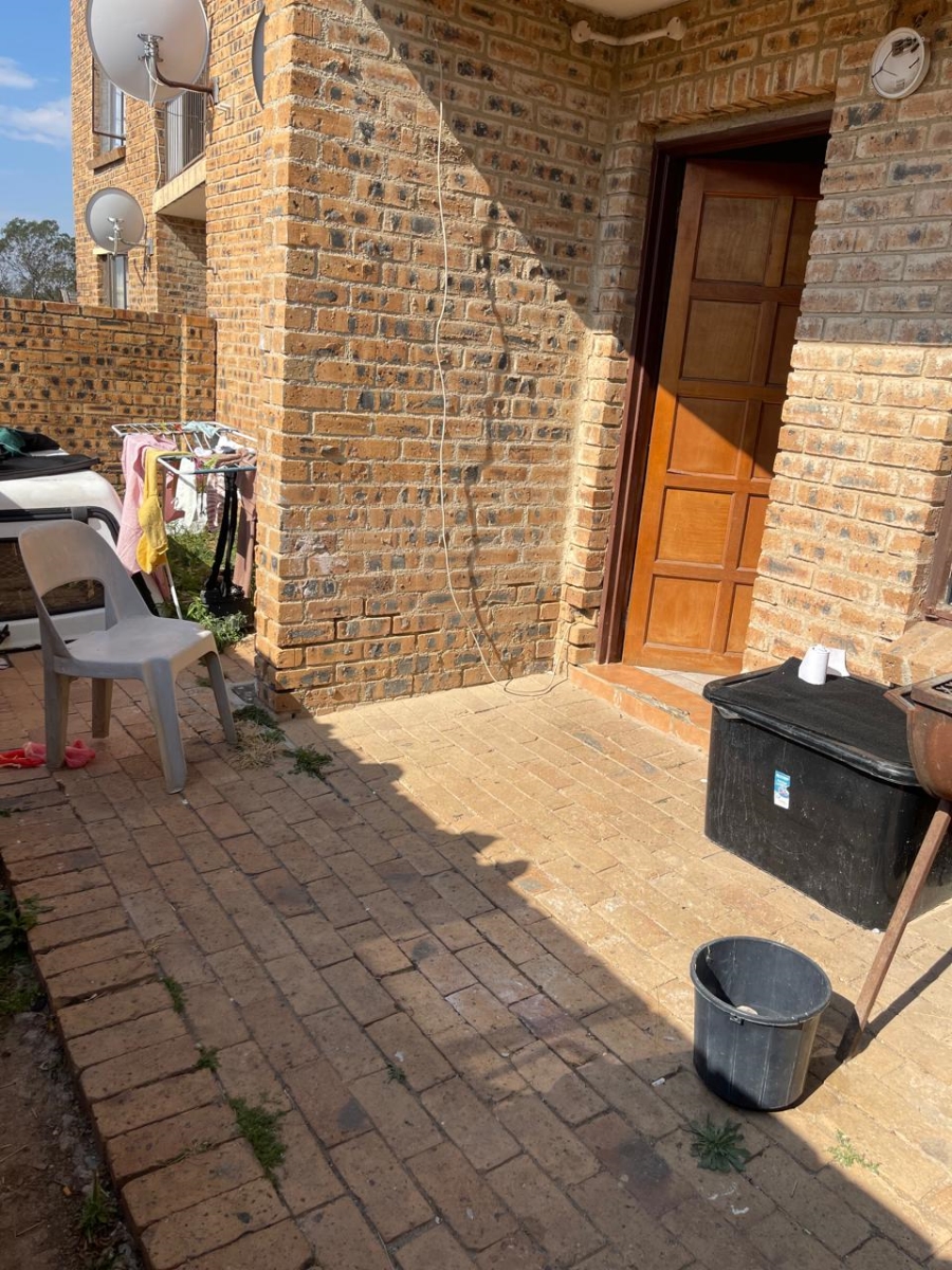 2 Bedroom Property for Sale in Chloorkop Gauteng