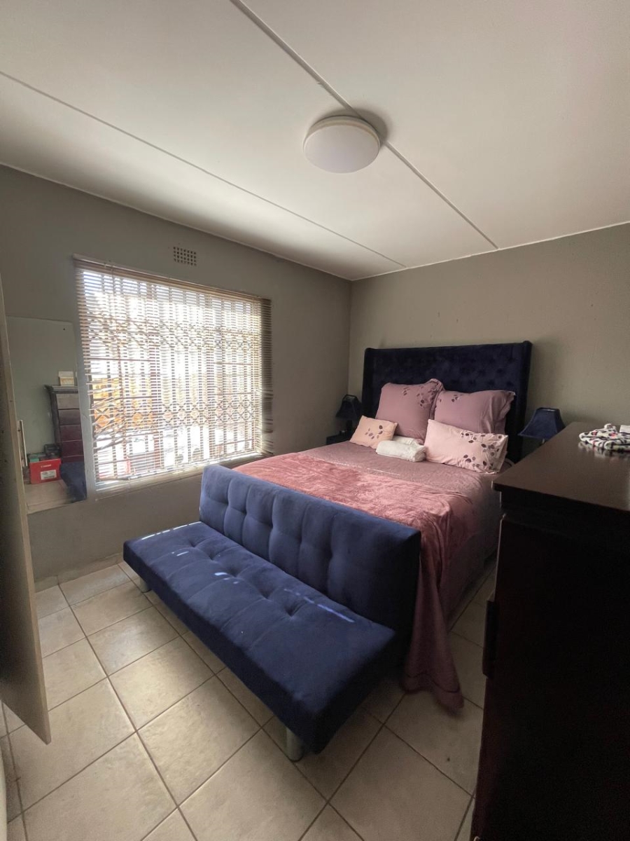 2 Bedroom Property for Sale in Chloorkop Gauteng