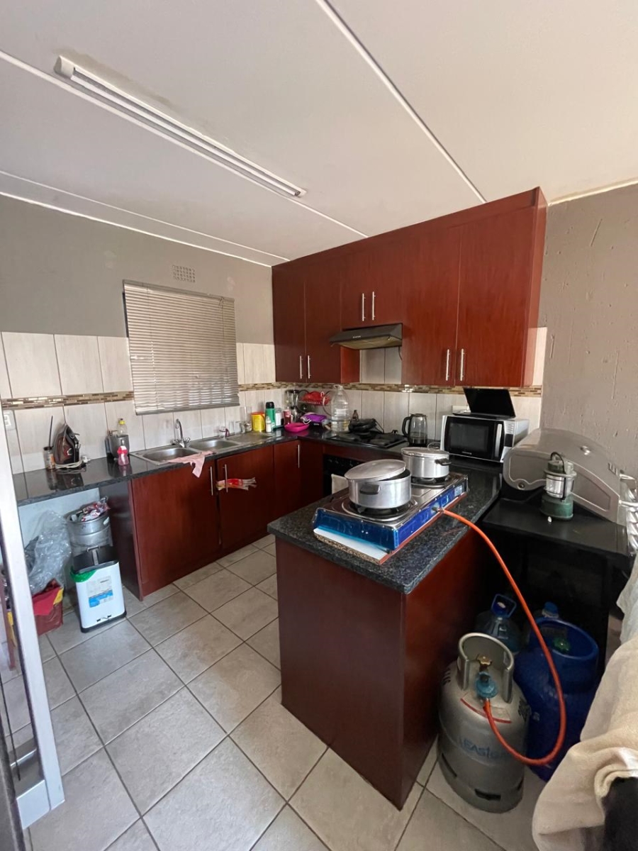 2 Bedroom Property for Sale in Chloorkop Gauteng