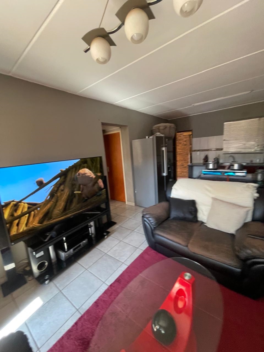 2 Bedroom Property for Sale in Chloorkop Gauteng