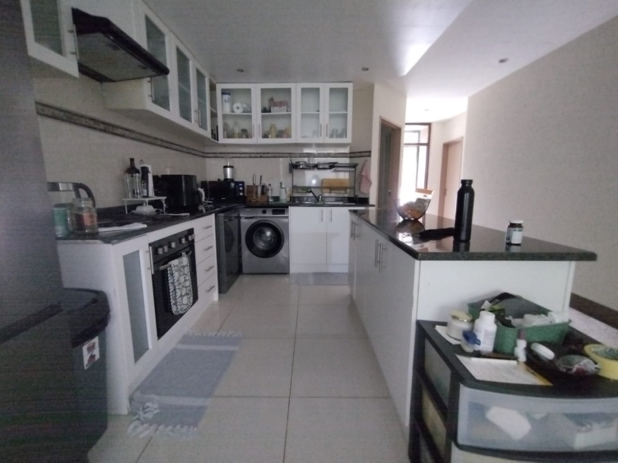 To Let 2 Bedroom Property for Rent in Houghton Estate Gauteng