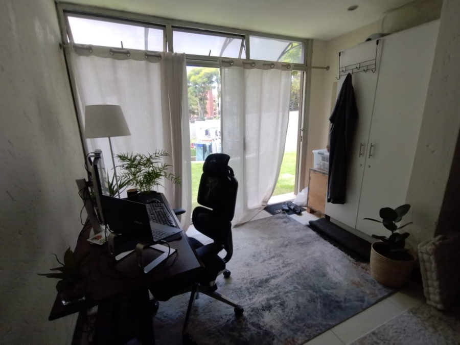 To Let 2 Bedroom Property for Rent in Houghton Estate Gauteng