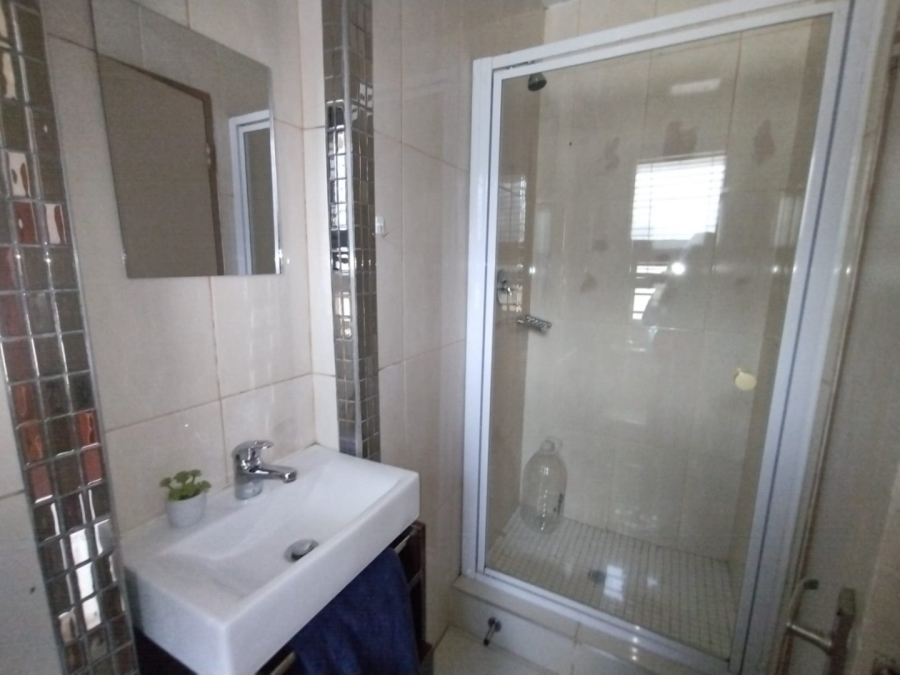 To Let 2 Bedroom Property for Rent in Houghton Estate Gauteng