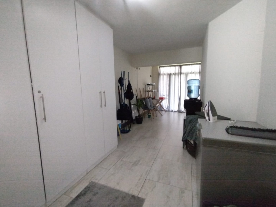 To Let 2 Bedroom Property for Rent in Houghton Estate Gauteng