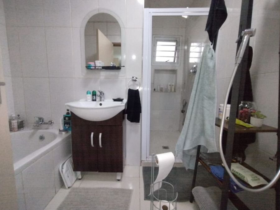 To Let 2 Bedroom Property for Rent in Houghton Estate Gauteng