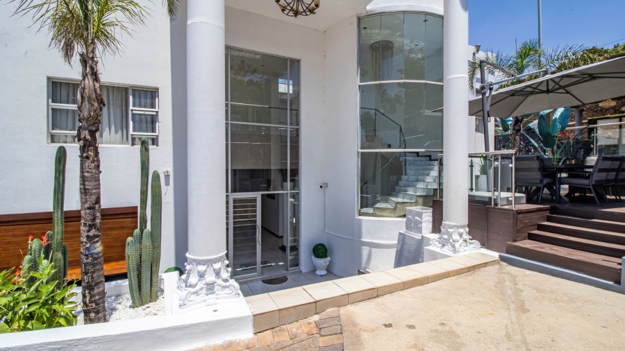 6 Bedroom Property for Sale in Bassonia Gauteng