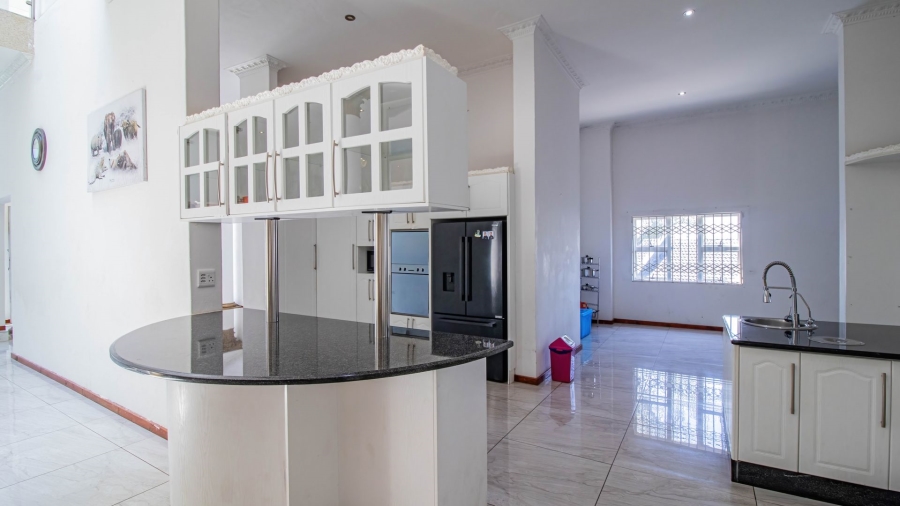 6 Bedroom Property for Sale in Bassonia Gauteng