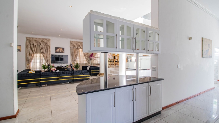 6 Bedroom Property for Sale in Bassonia Gauteng