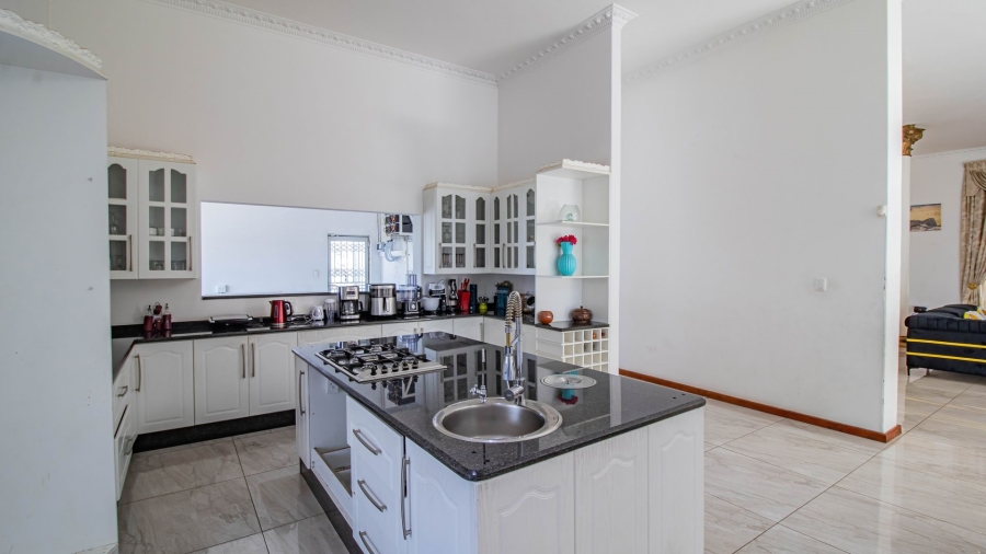 6 Bedroom Property for Sale in Bassonia Gauteng