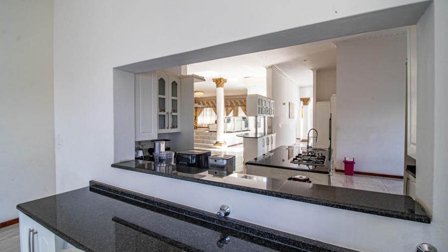 6 Bedroom Property for Sale in Bassonia Gauteng