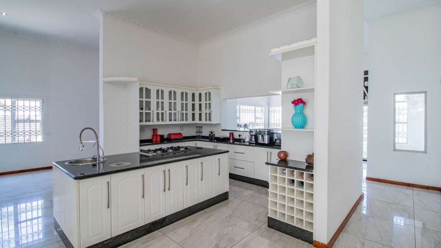 6 Bedroom Property for Sale in Bassonia Gauteng