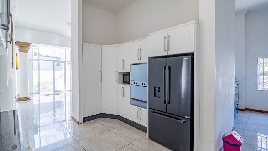 6 Bedroom Property for Sale in Bassonia Gauteng