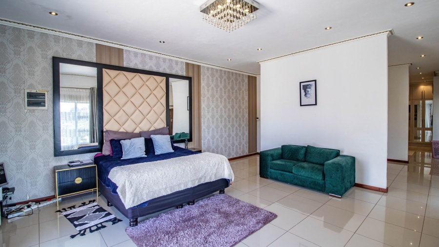 6 Bedroom Property for Sale in Bassonia Gauteng