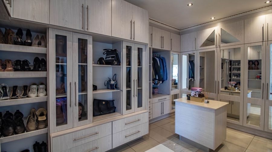 6 Bedroom Property for Sale in Bassonia Gauteng