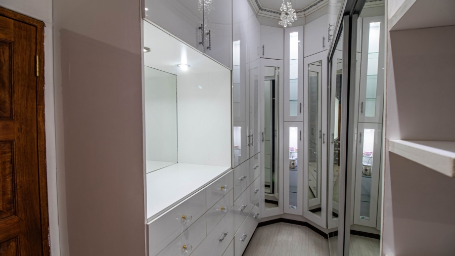 6 Bedroom Property for Sale in Bassonia Gauteng