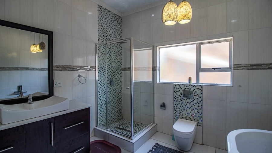 6 Bedroom Property for Sale in Bassonia Gauteng