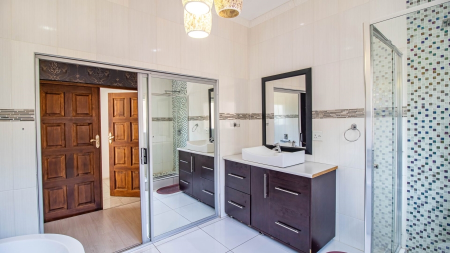 6 Bedroom Property for Sale in Bassonia Gauteng