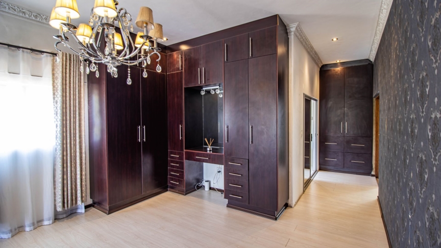 6 Bedroom Property for Sale in Bassonia Gauteng