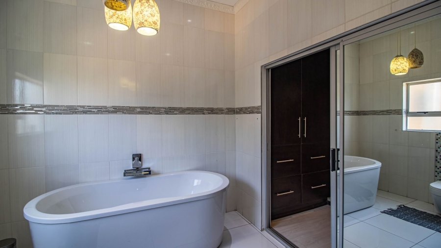 6 Bedroom Property for Sale in Bassonia Gauteng