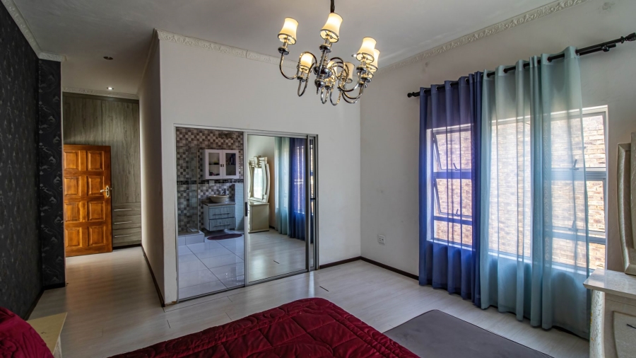 6 Bedroom Property for Sale in Bassonia Gauteng