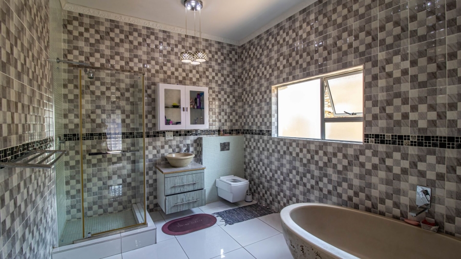 6 Bedroom Property for Sale in Bassonia Gauteng