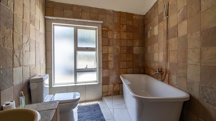 6 Bedroom Property for Sale in Bassonia Gauteng