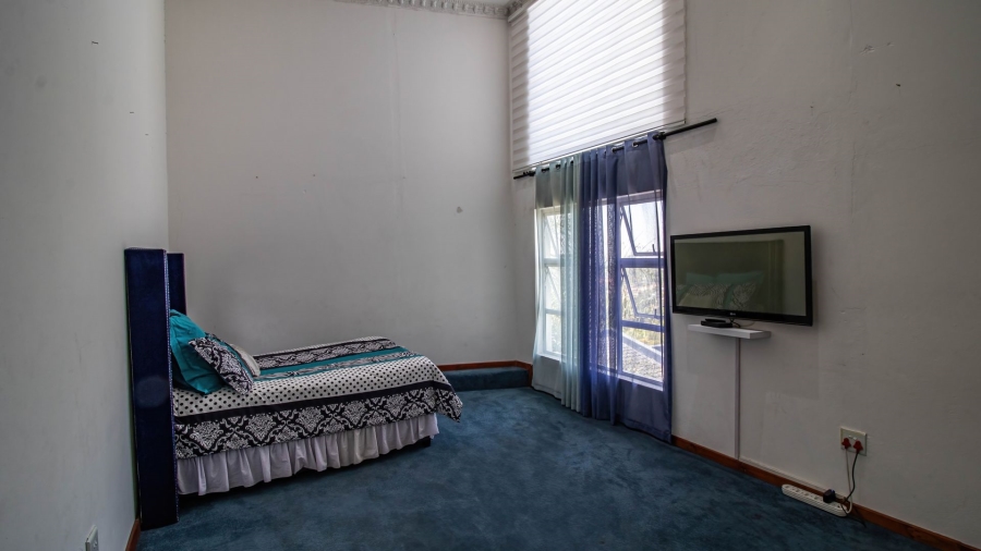 6 Bedroom Property for Sale in Bassonia Gauteng