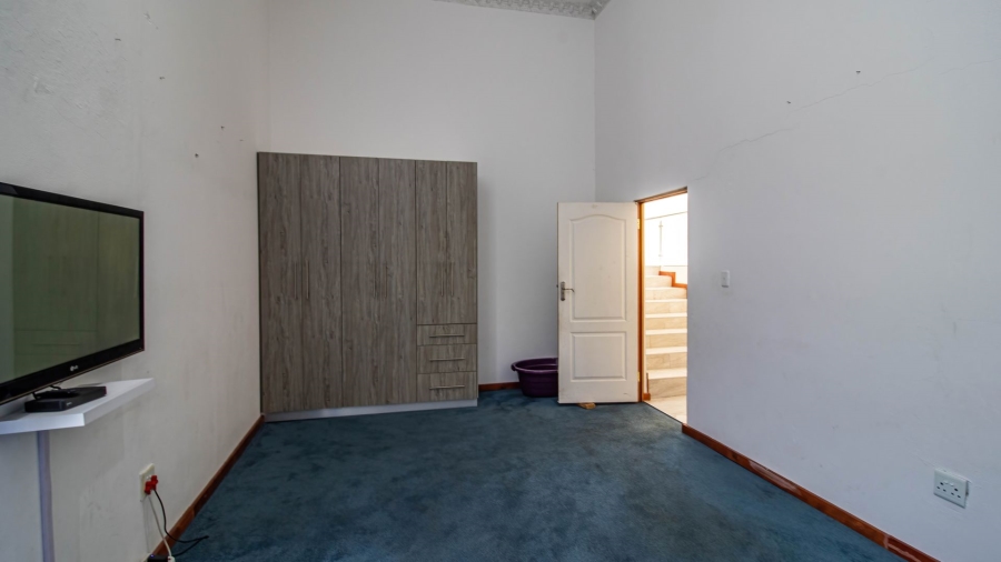 6 Bedroom Property for Sale in Bassonia Gauteng