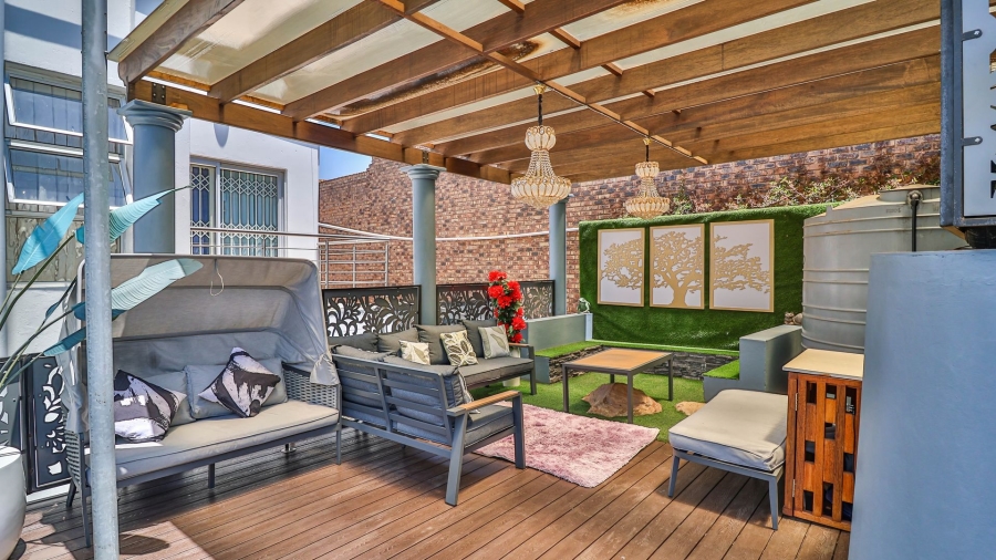 6 Bedroom Property for Sale in Bassonia Gauteng