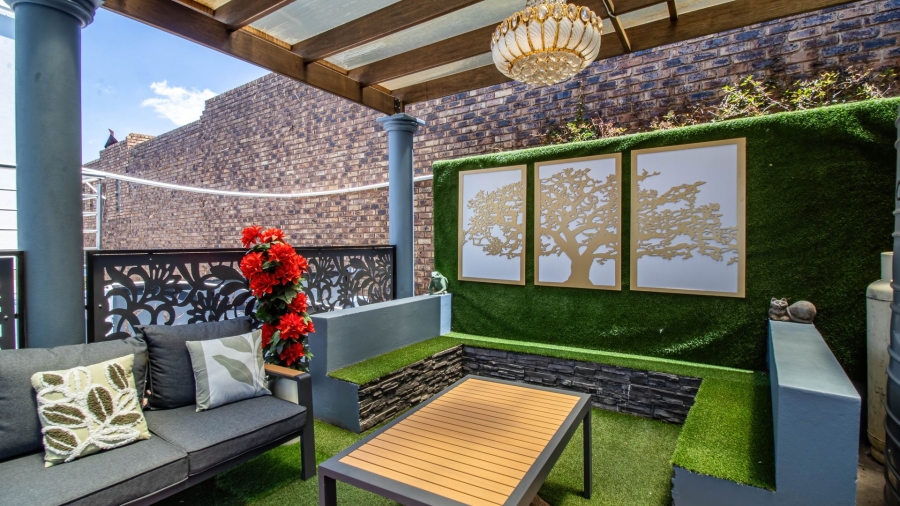 6 Bedroom Property for Sale in Bassonia Gauteng