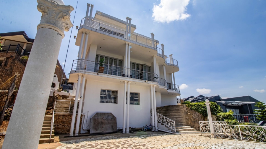 6 Bedroom Property for Sale in Bassonia Gauteng