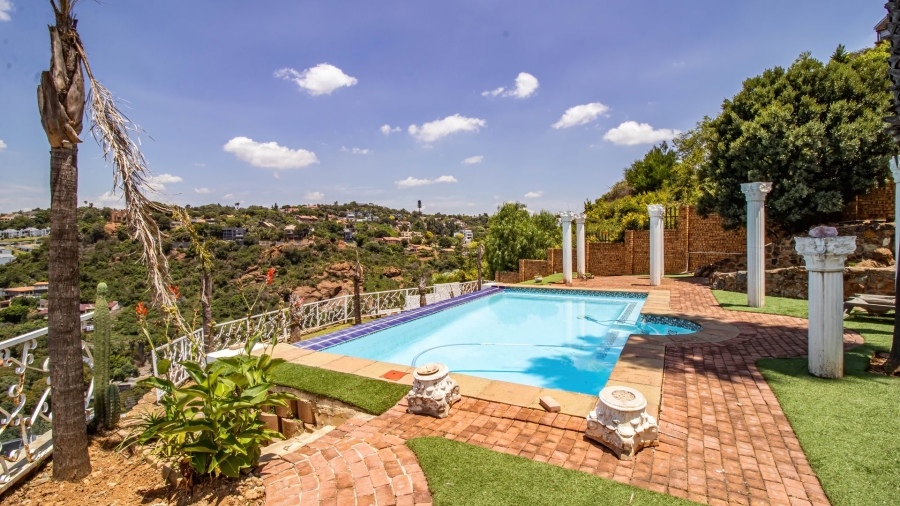 6 Bedroom Property for Sale in Bassonia Gauteng