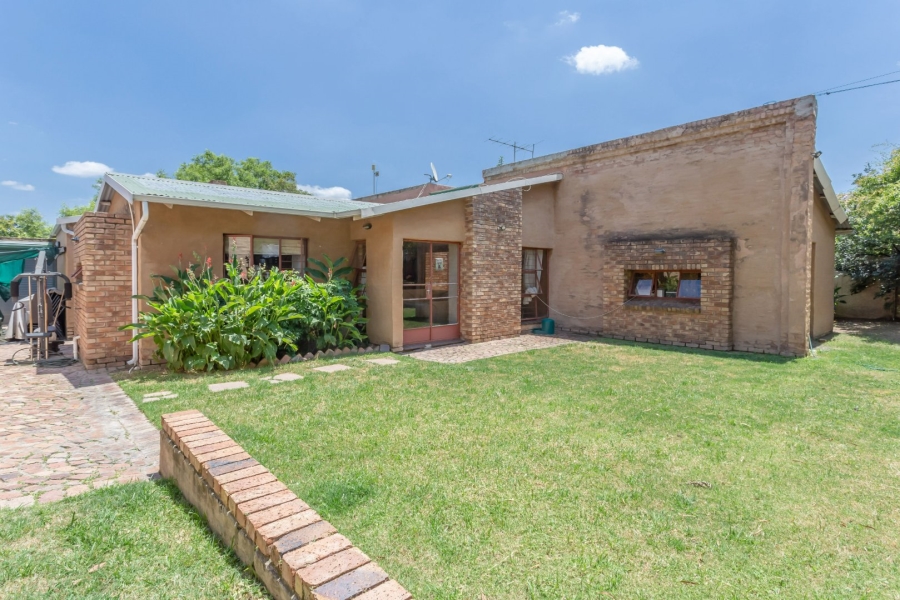 To Let 3 Bedroom Property for Rent in Fourways Gauteng