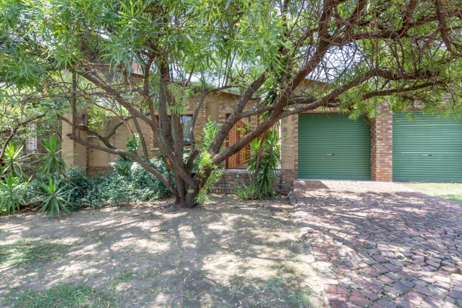 To Let 3 Bedroom Property for Rent in Fourways Gauteng