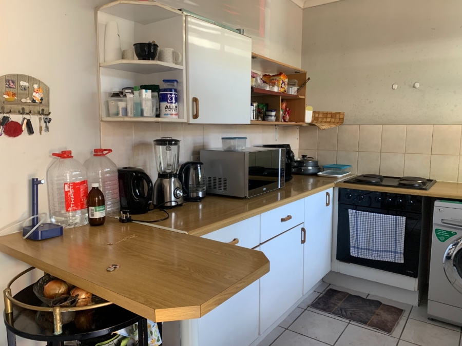 To Let 2 Bedroom Property for Rent in Die Hoewes Gauteng