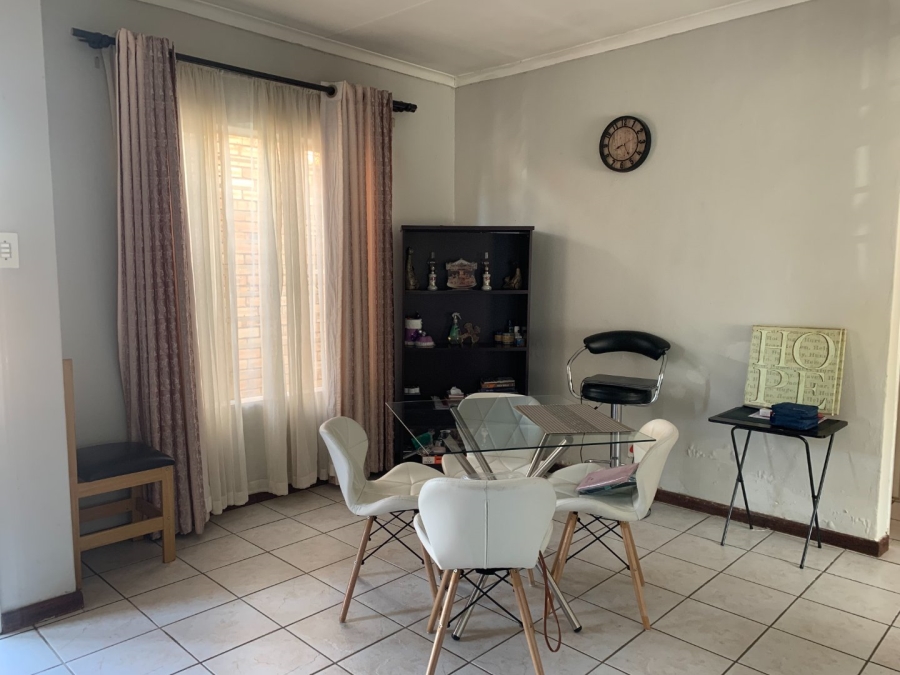 To Let 2 Bedroom Property for Rent in Die Hoewes Gauteng