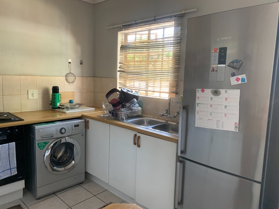 To Let 2 Bedroom Property for Rent in Die Hoewes Gauteng