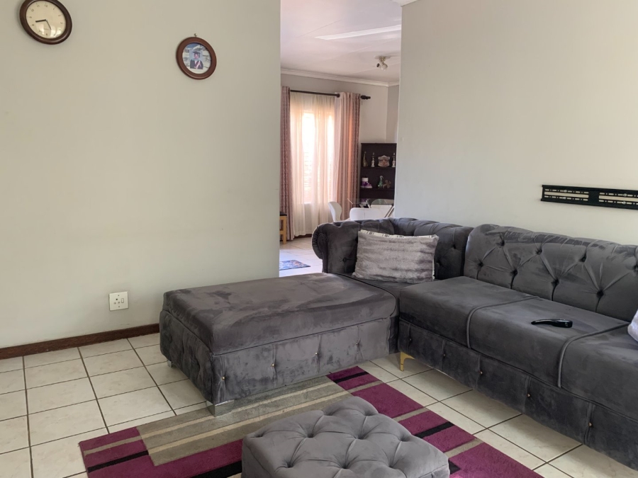 To Let 2 Bedroom Property for Rent in Die Hoewes Gauteng
