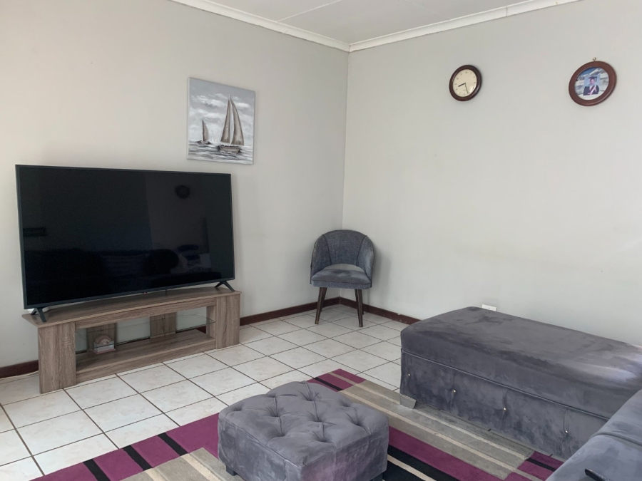 To Let 2 Bedroom Property for Rent in Die Hoewes Gauteng