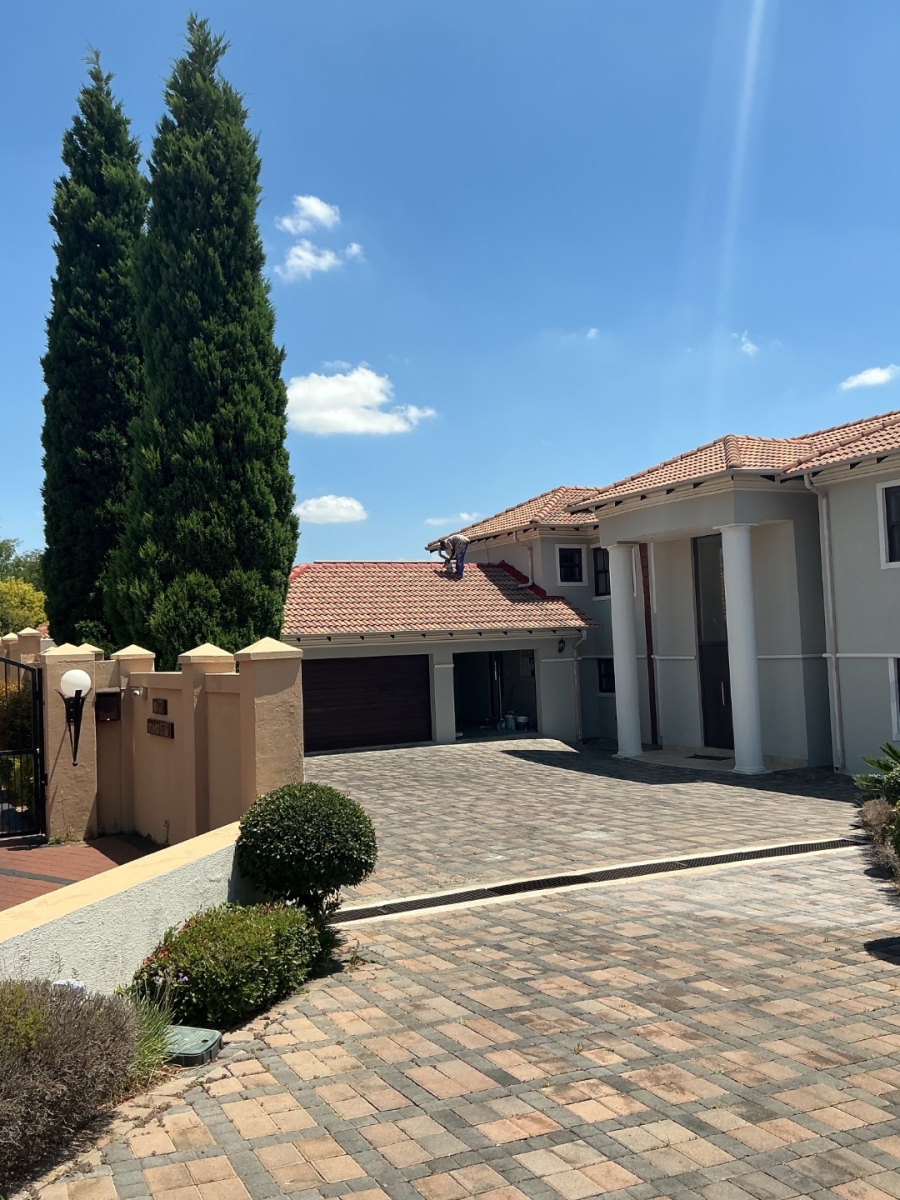 To Let 5 Bedroom Property for Rent in Blue Valley Golf Estate Gauteng