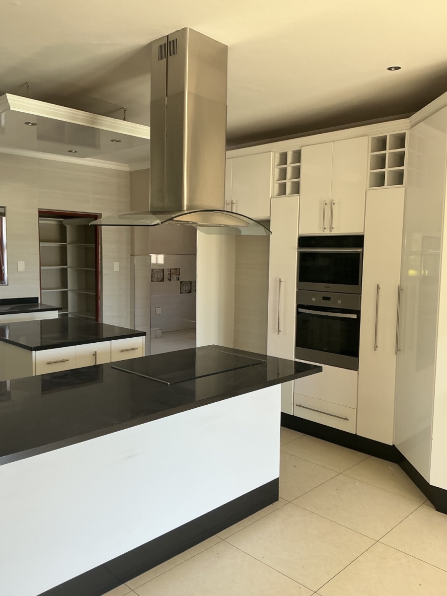 To Let 5 Bedroom Property for Rent in Blue Valley Golf Estate Gauteng