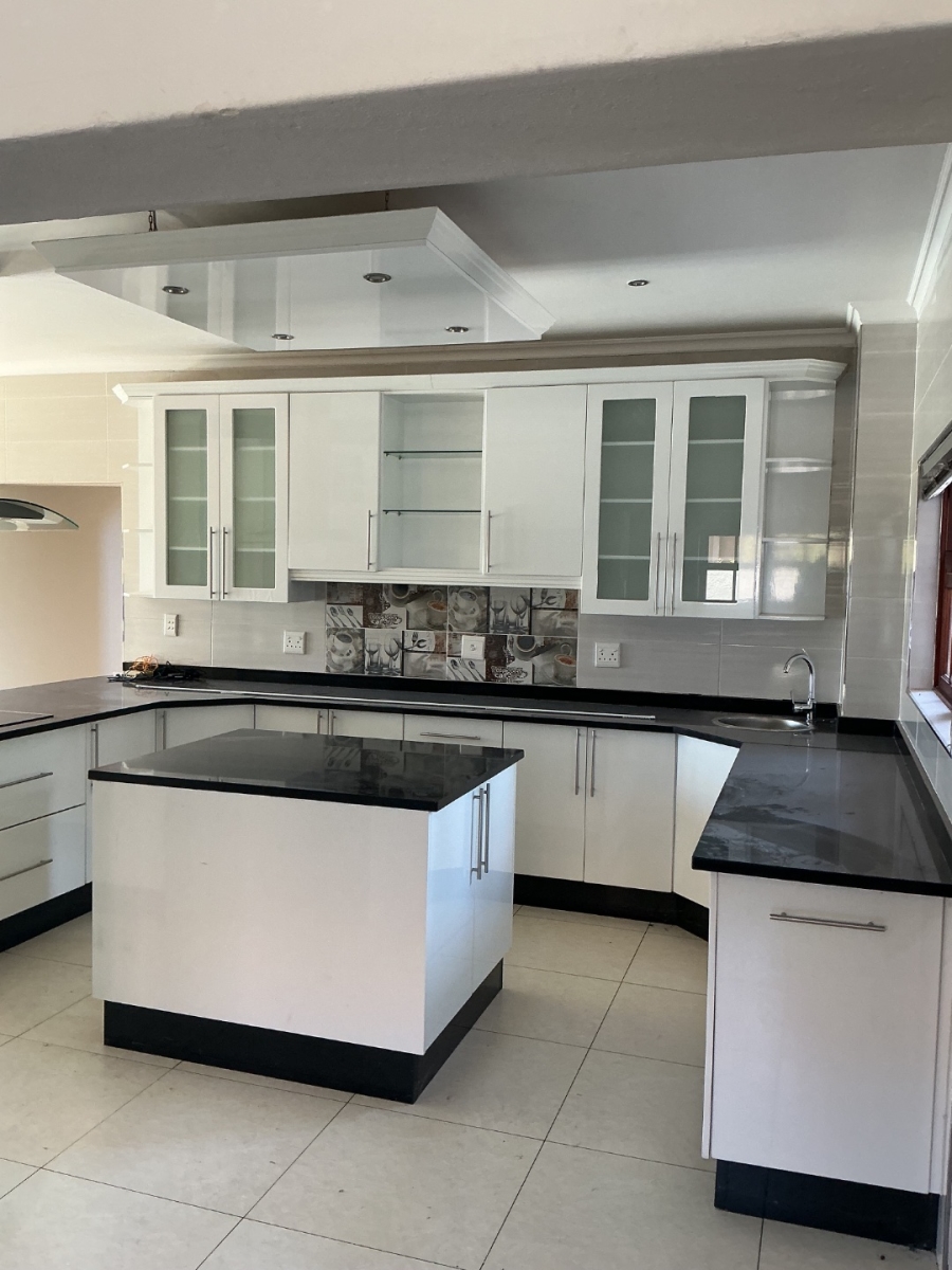 To Let 5 Bedroom Property for Rent in Blue Valley Golf Estate Gauteng