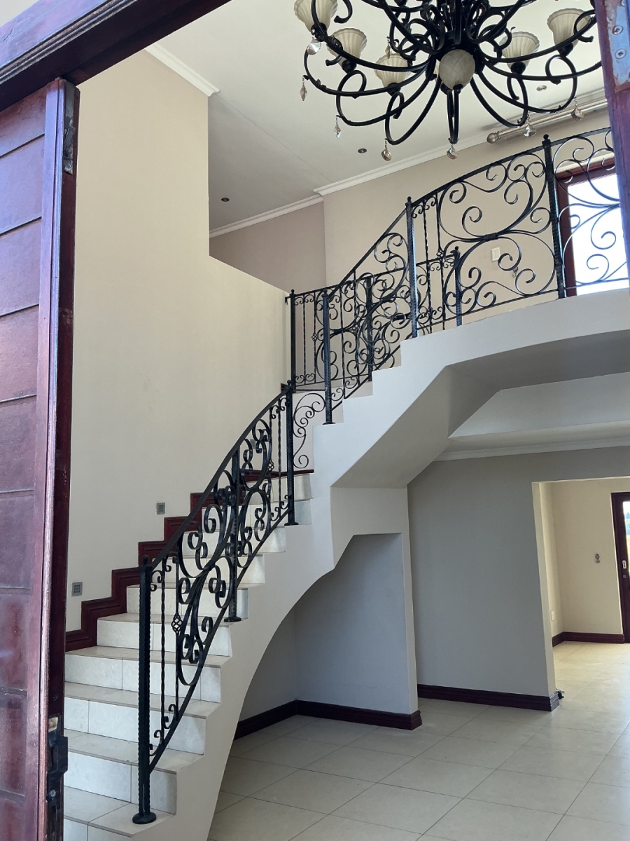 To Let 5 Bedroom Property for Rent in Blue Valley Golf Estate Gauteng