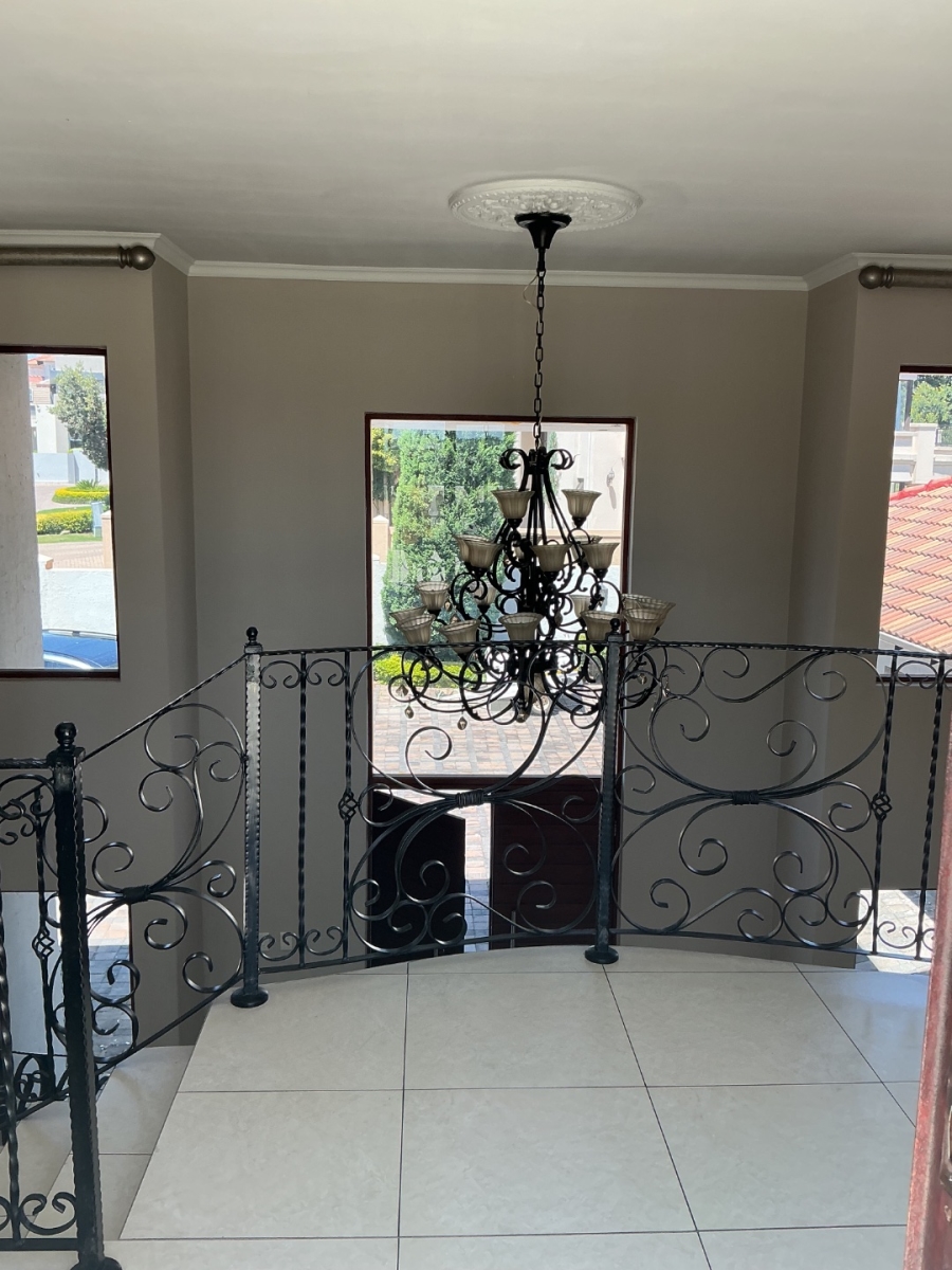 To Let 5 Bedroom Property for Rent in Blue Valley Golf Estate Gauteng