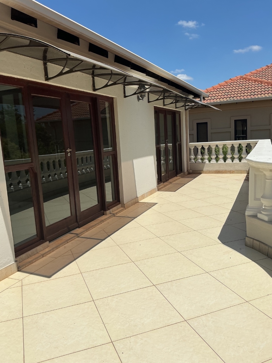 To Let 5 Bedroom Property for Rent in Blue Valley Golf Estate Gauteng