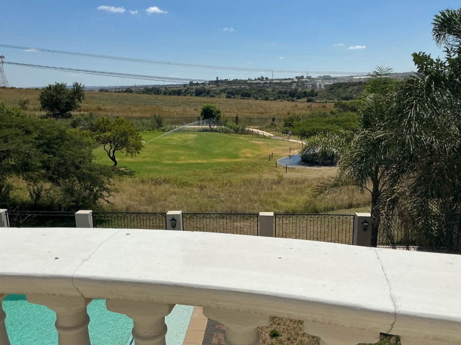 To Let 5 Bedroom Property for Rent in Blue Valley Golf Estate Gauteng