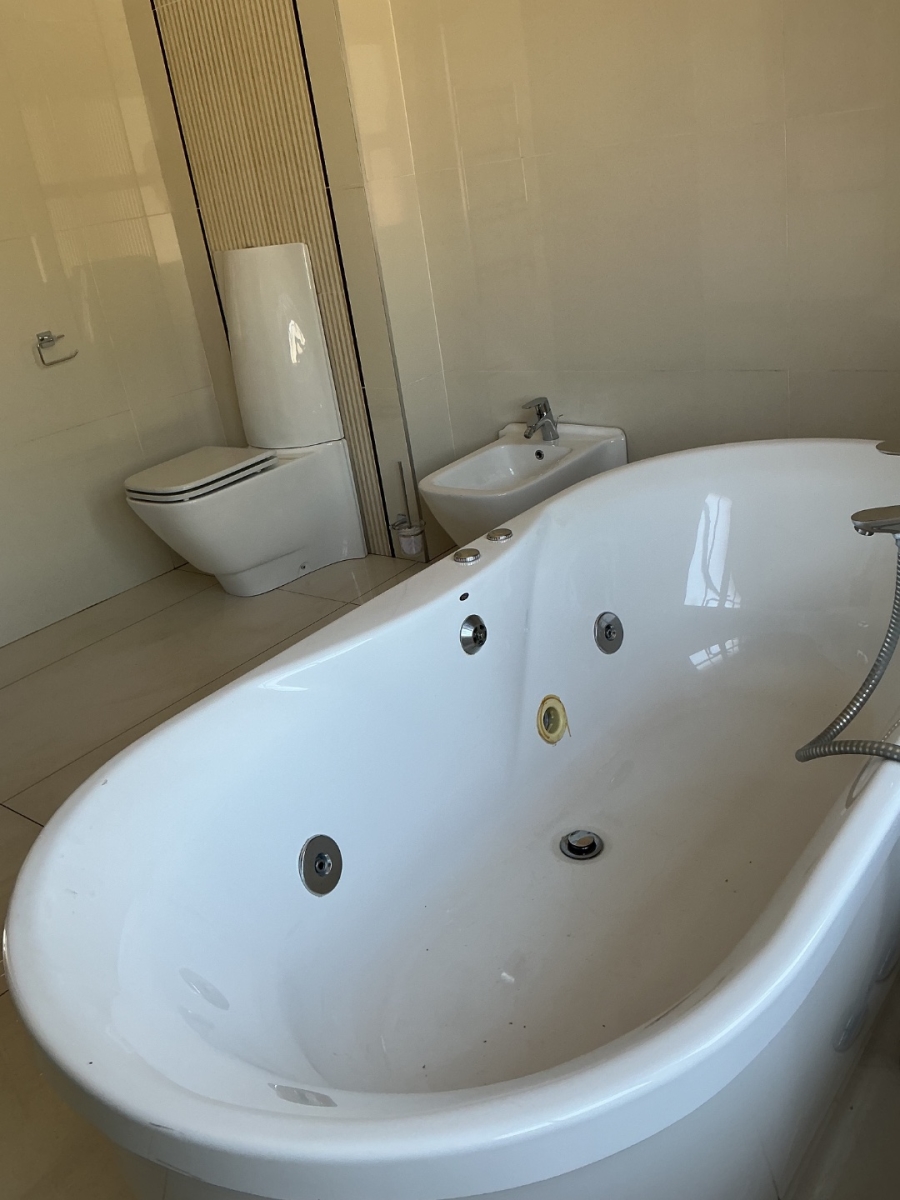 To Let 5 Bedroom Property for Rent in Blue Valley Golf Estate Gauteng