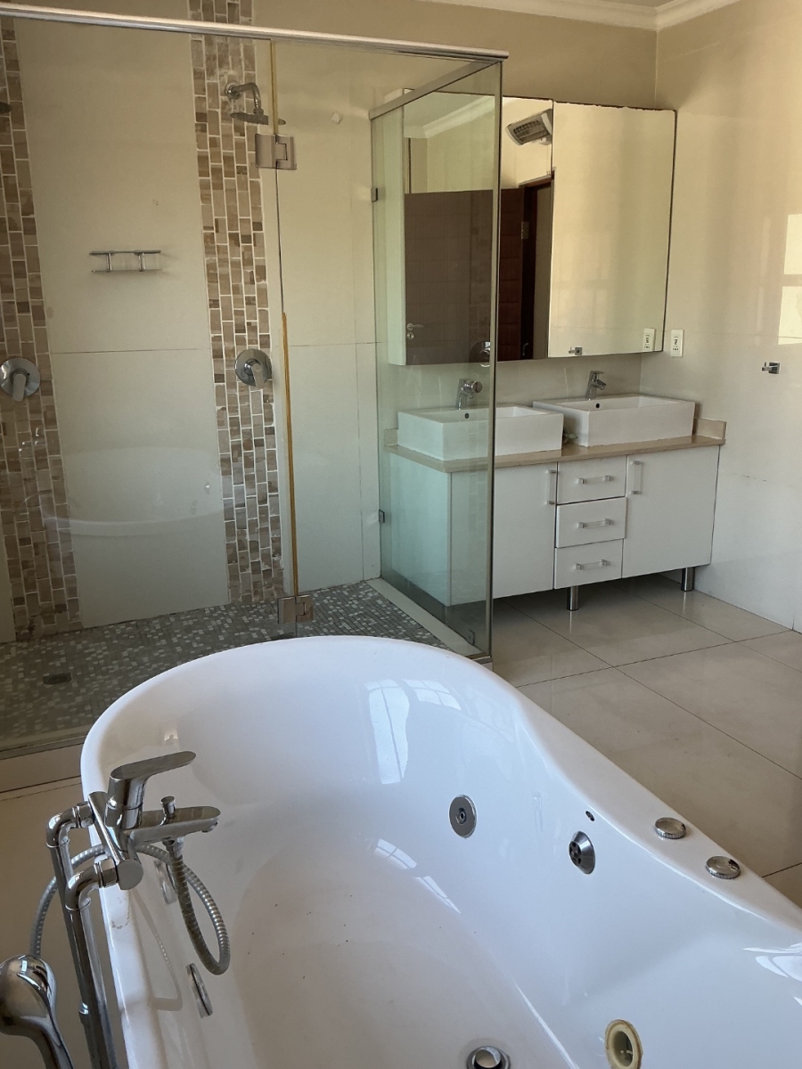 To Let 5 Bedroom Property for Rent in Blue Valley Golf Estate Gauteng