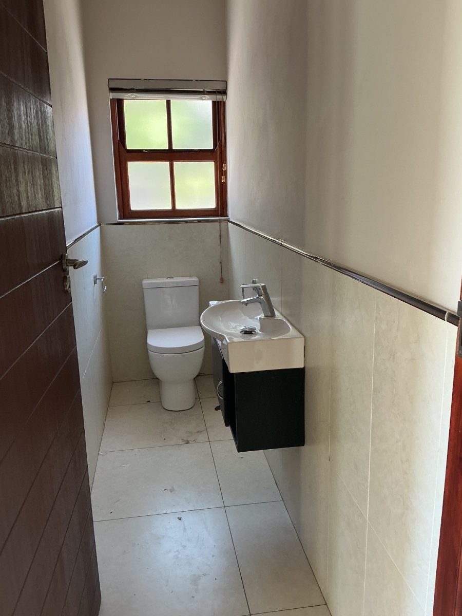 To Let 5 Bedroom Property for Rent in Blue Valley Golf Estate Gauteng